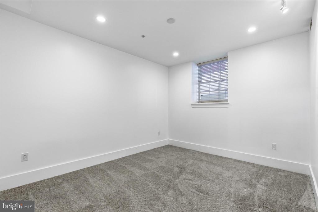 2818 CONNECTICUT AVENUE NW Unit: 5