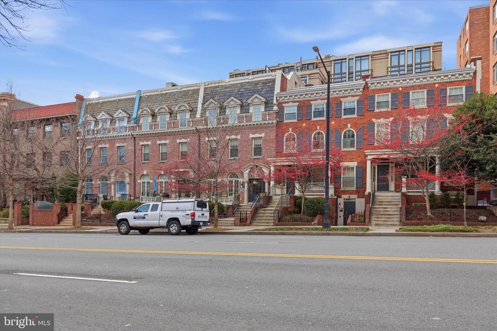 2818 CONNECTICUT AVENUE NW Unit: 5