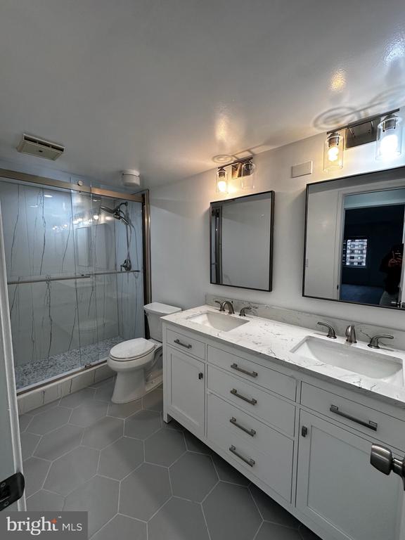 8360 GREENSBORO DRIVE Unit: 809