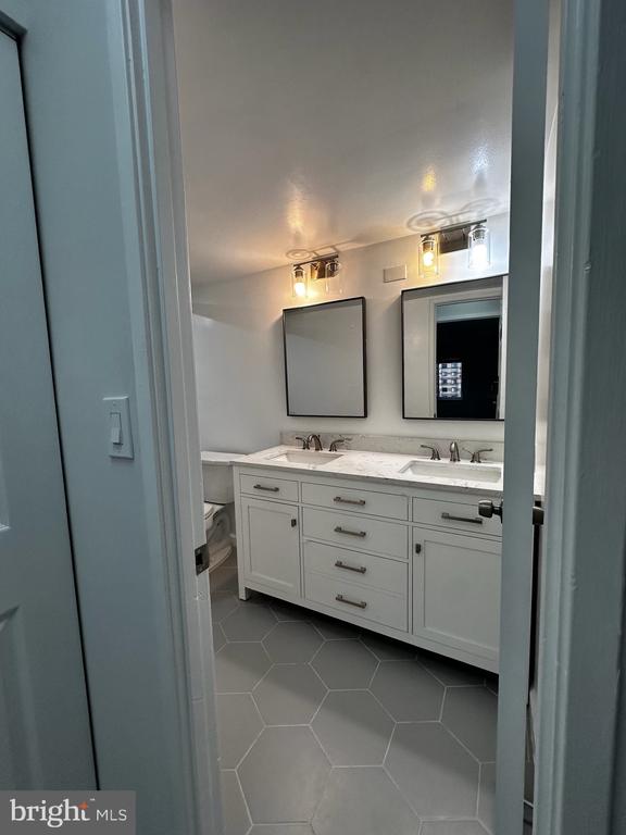 8360 GREENSBORO DRIVE Unit: 809