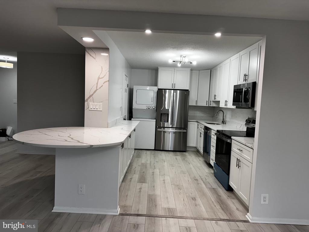 8360 GREENSBORO DRIVE Unit: 809