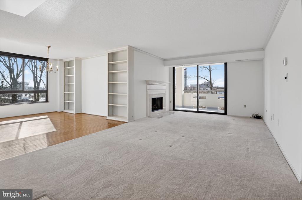 1808 OLD MEADOW ROAD Unit: 1105