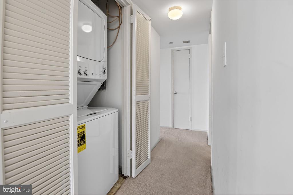 1808 OLD MEADOW ROAD Unit: 1105
