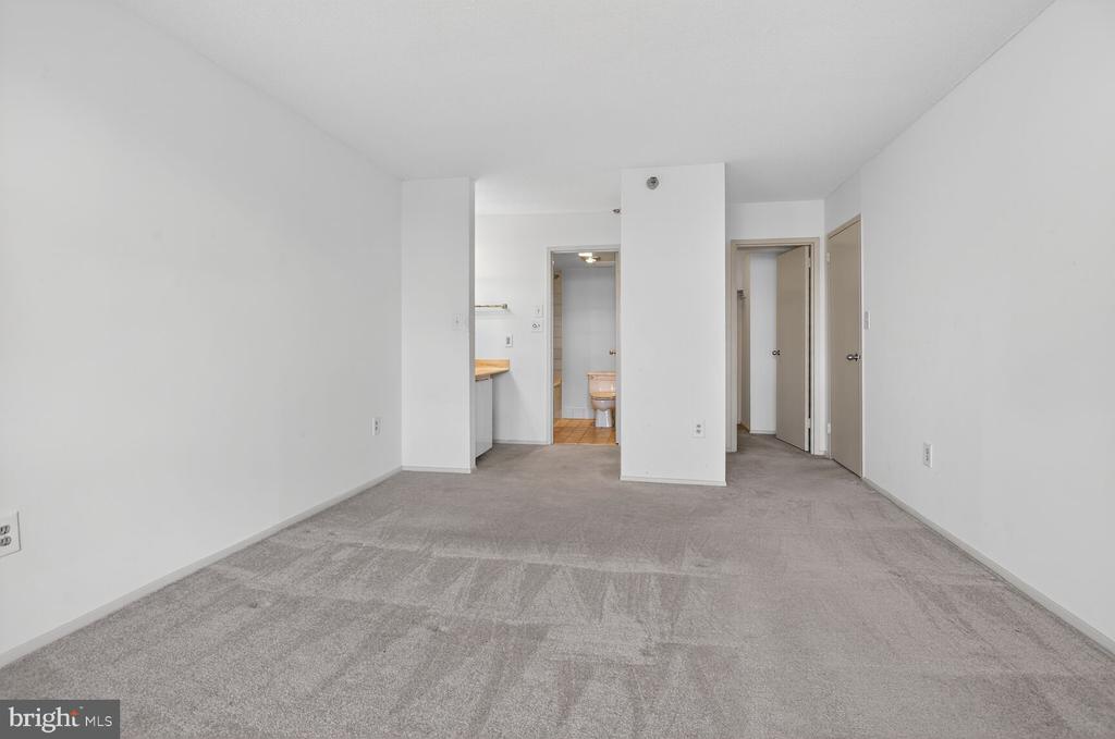 1808 OLD MEADOW ROAD Unit: 1105