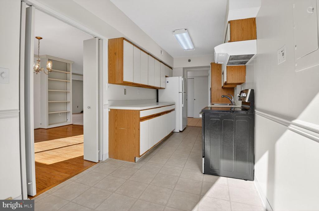 1808 OLD MEADOW ROAD Unit: 1105