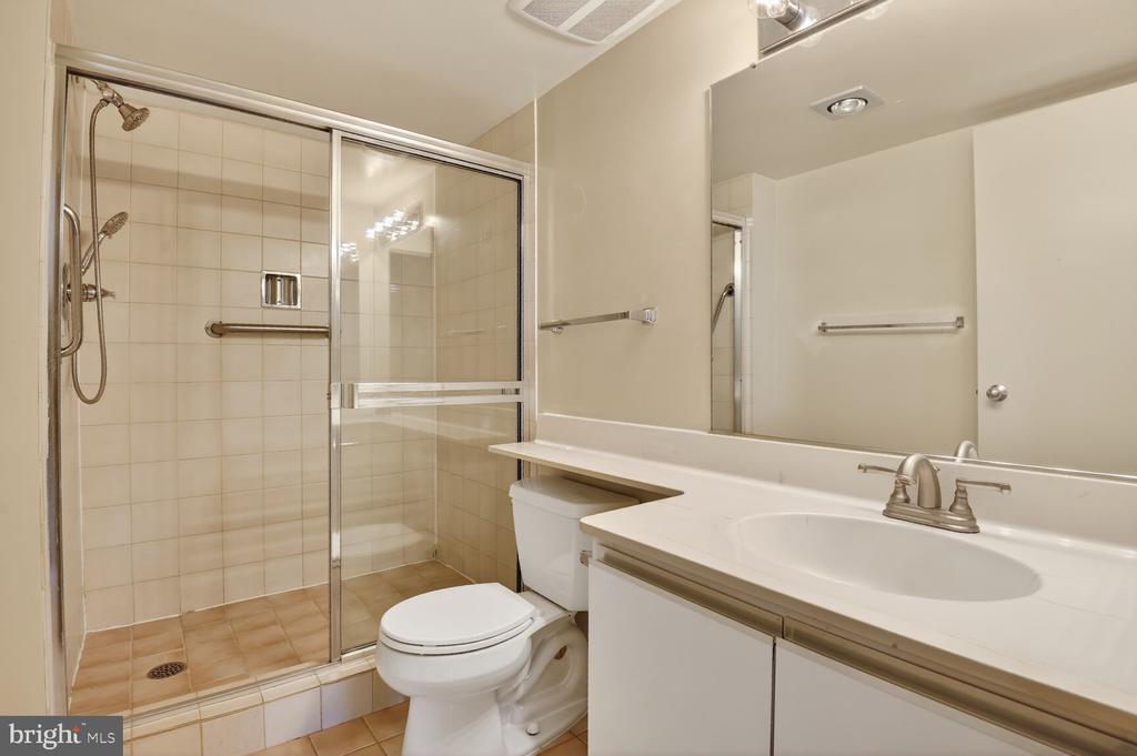1808 OLD MEADOW ROAD Unit: 1105