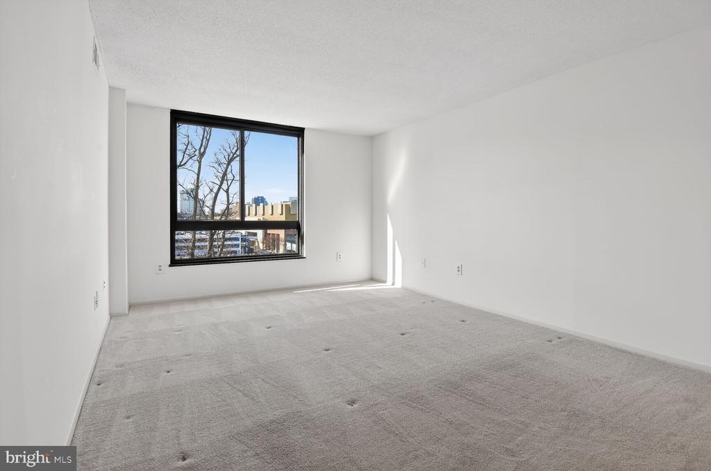 1808 OLD MEADOW ROAD Unit: 1105
