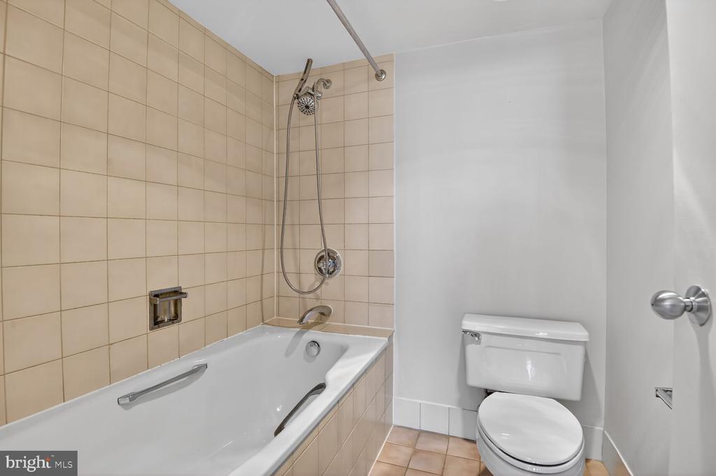 1808 OLD MEADOW ROAD Unit: 1105
