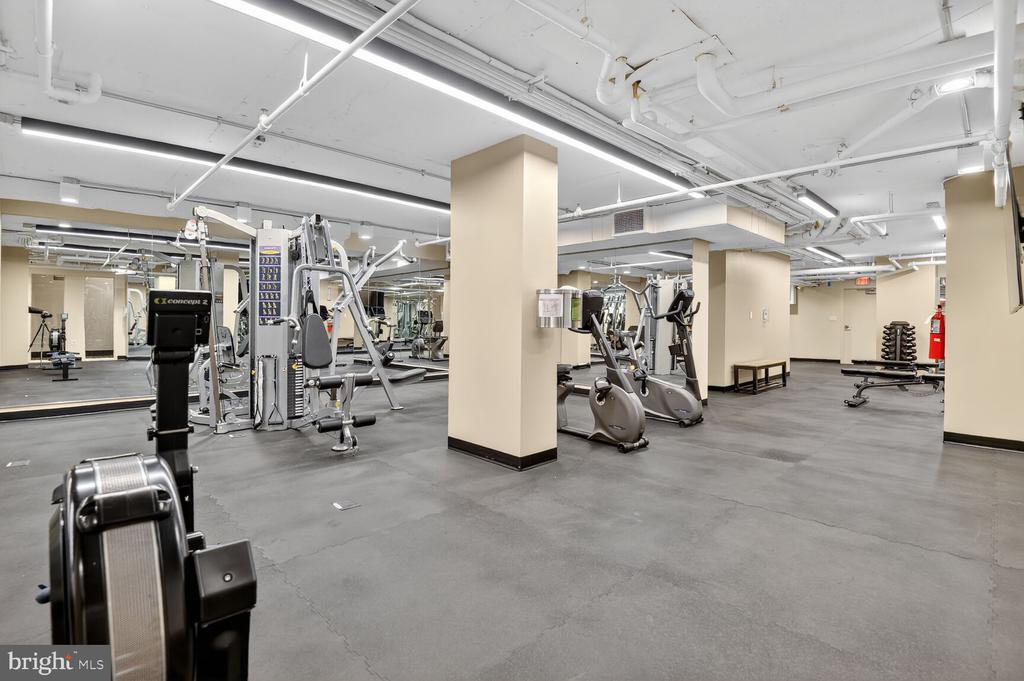 1808 OLD MEADOW ROAD Unit: 1105