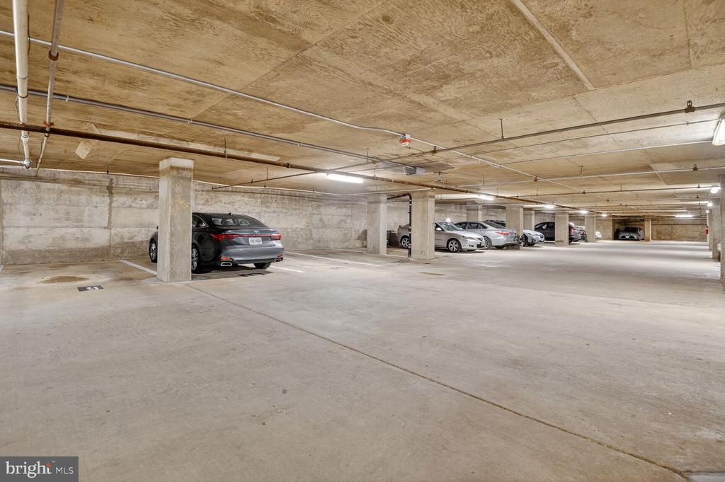 1808 OLD MEADOW ROAD Unit: 1105