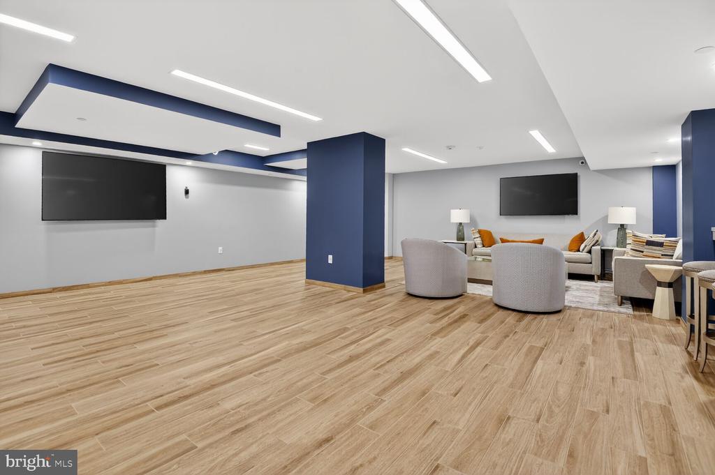1808 OLD MEADOW ROAD Unit: 1105