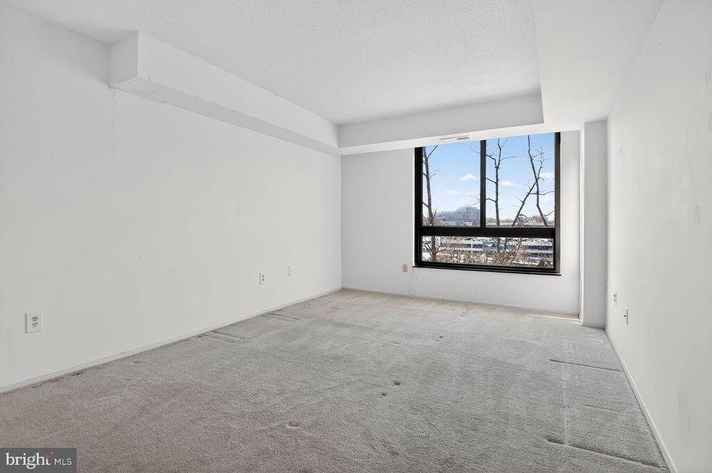 1808 OLD MEADOW ROAD Unit: 1105
