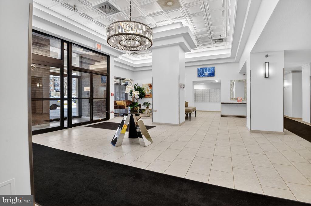 1808 OLD MEADOW ROAD Unit: 1105