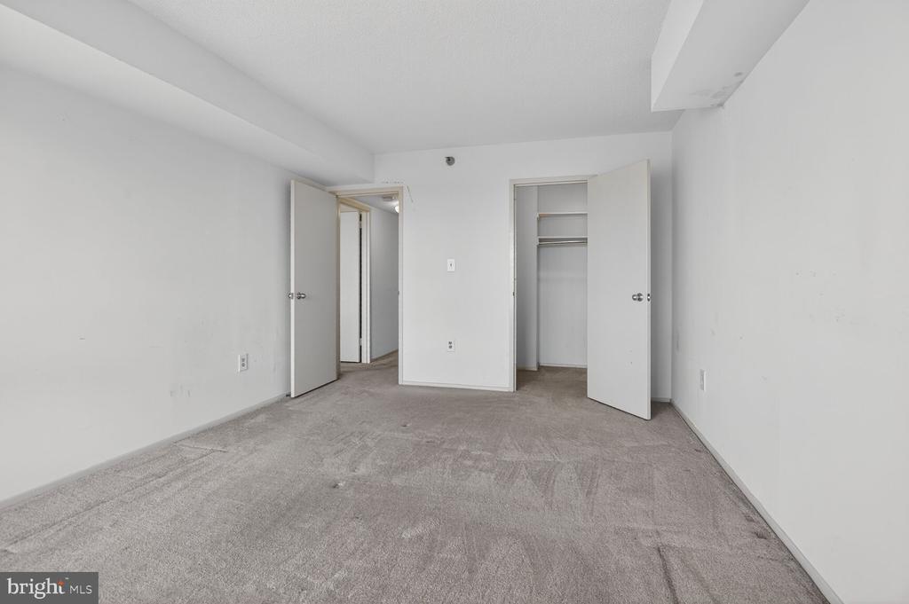 1808 OLD MEADOW ROAD Unit: 1105