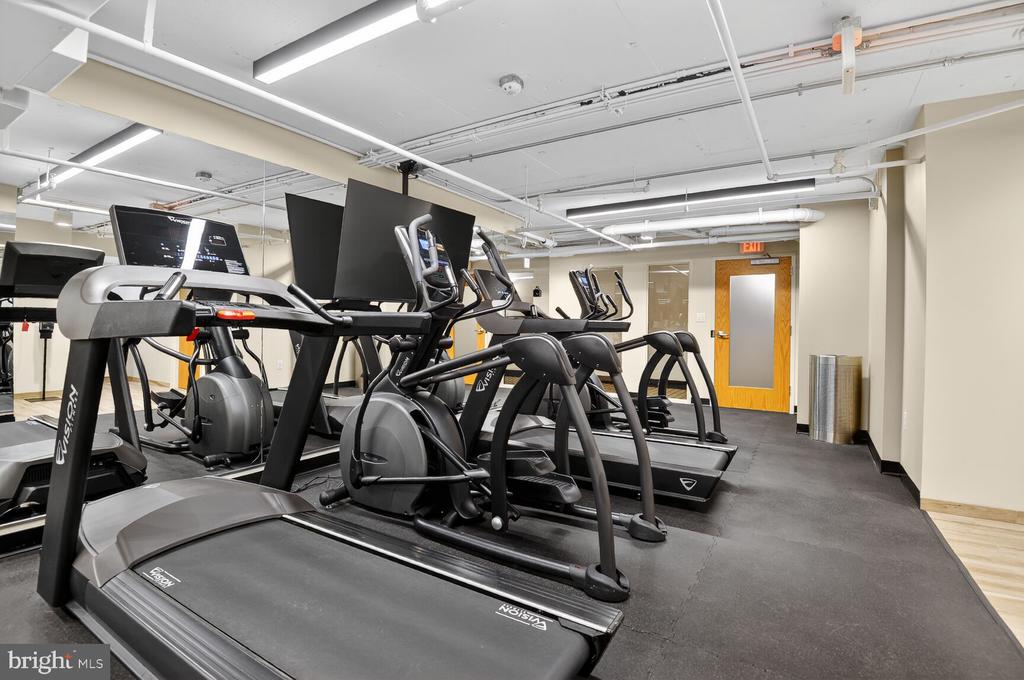 1808 OLD MEADOW ROAD Unit: 1105