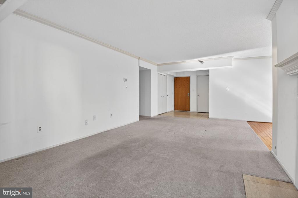 1808 OLD MEADOW ROAD Unit: 1105