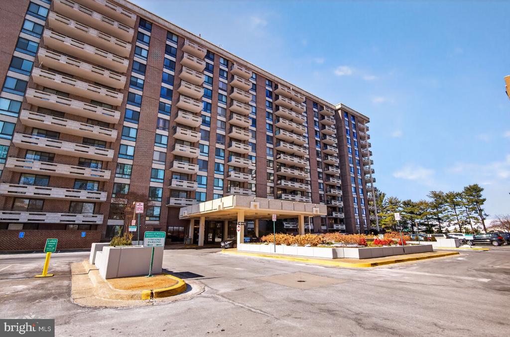 1808 OLD MEADOW ROAD Unit: 1105