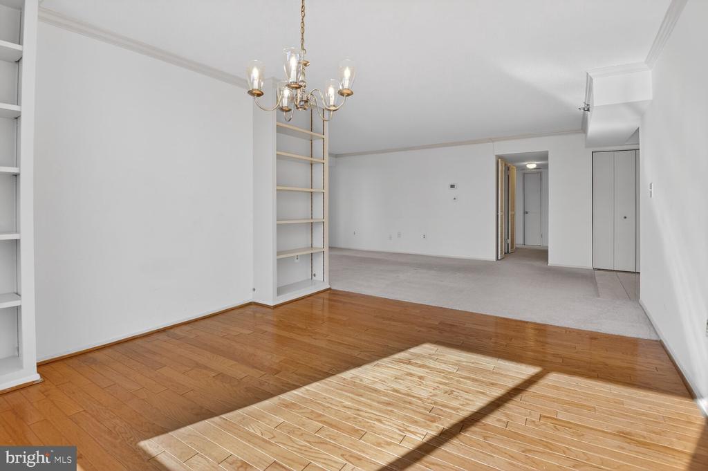 1808 OLD MEADOW ROAD Unit: 1105