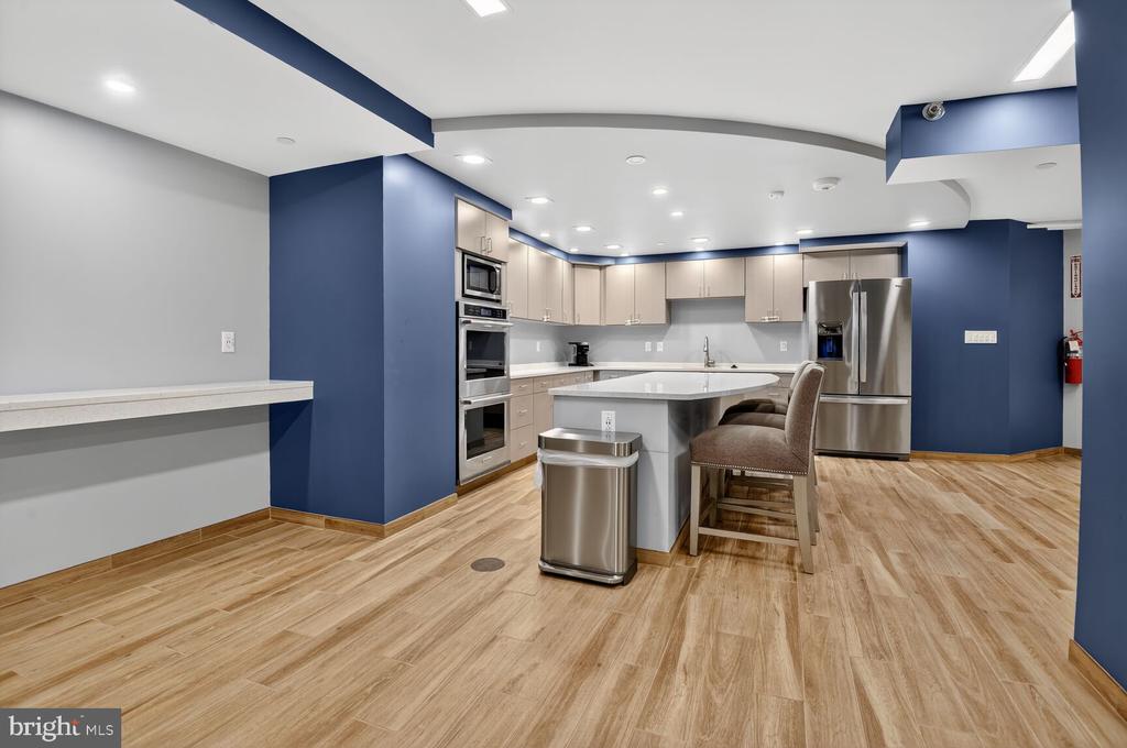 1808 OLD MEADOW ROAD Unit: 1105