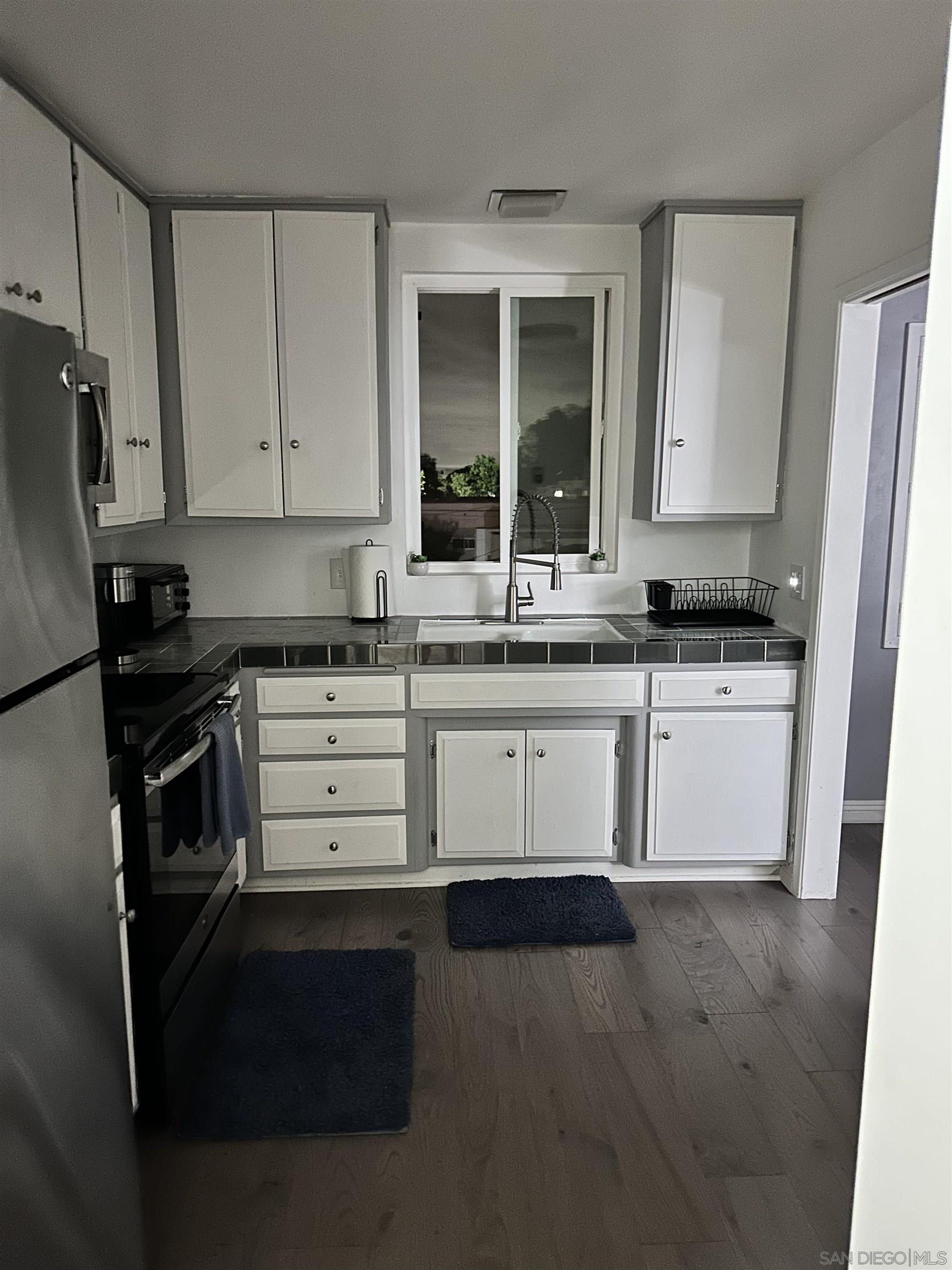 100 Hermosa Ave # 3F