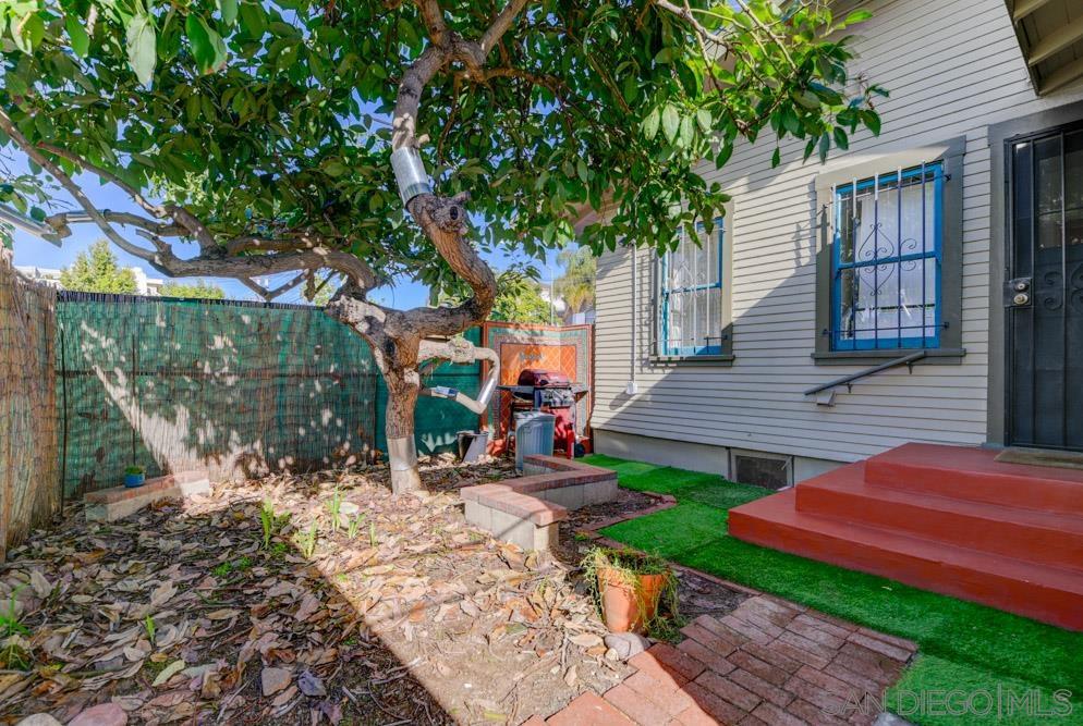 Craftsman Duplex Hillcrest 