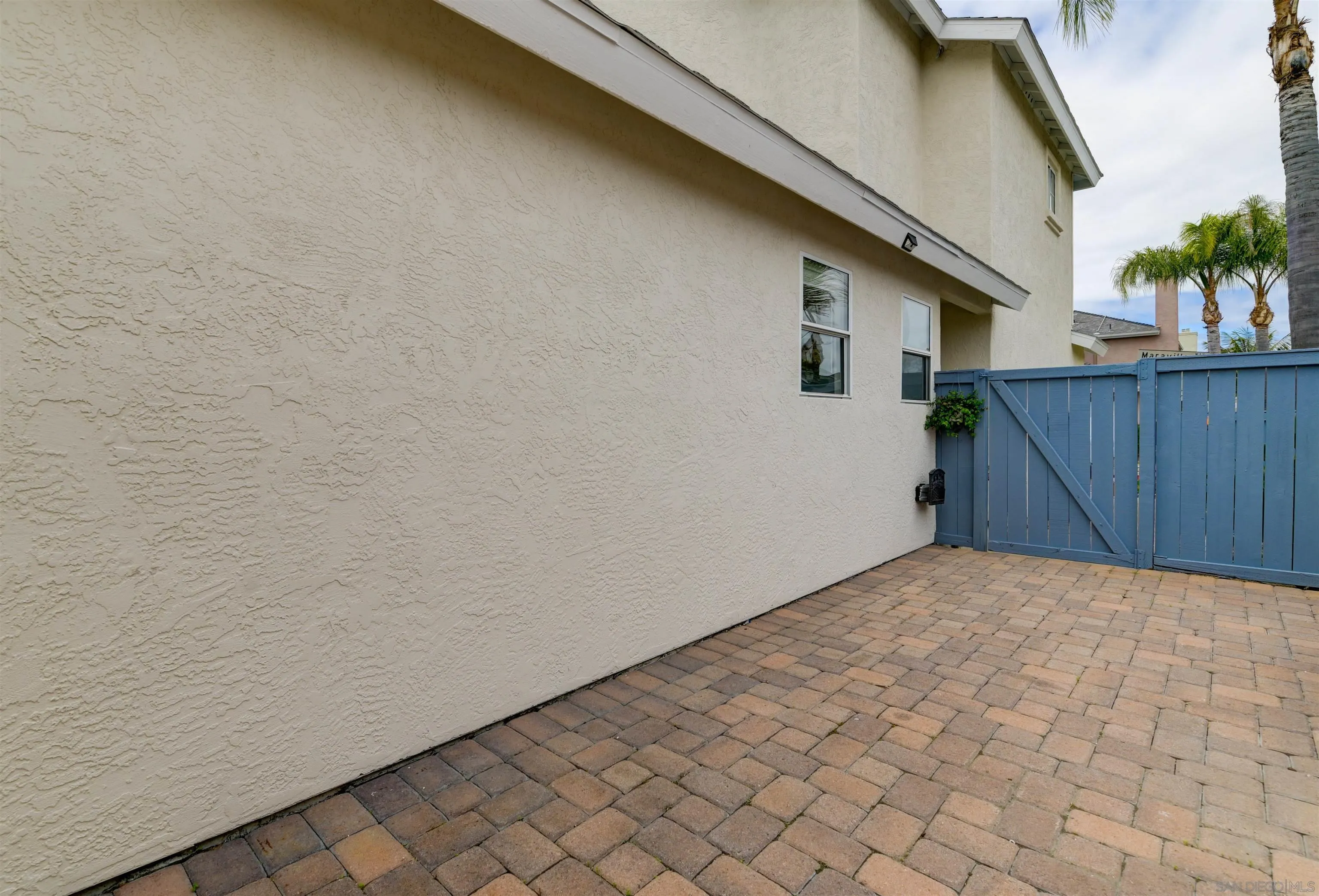 2401 Maravilla Way