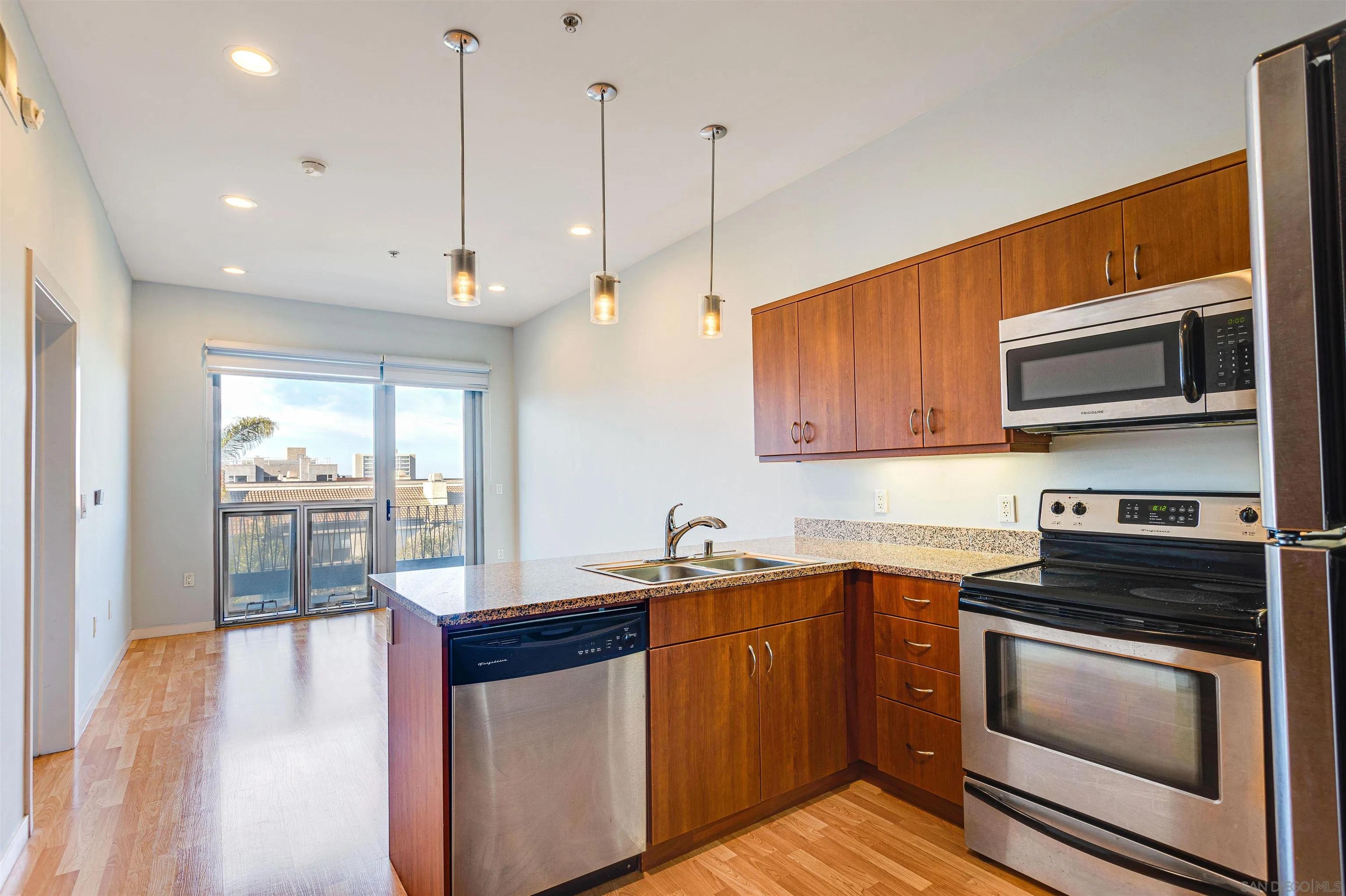 889 Date St # 504