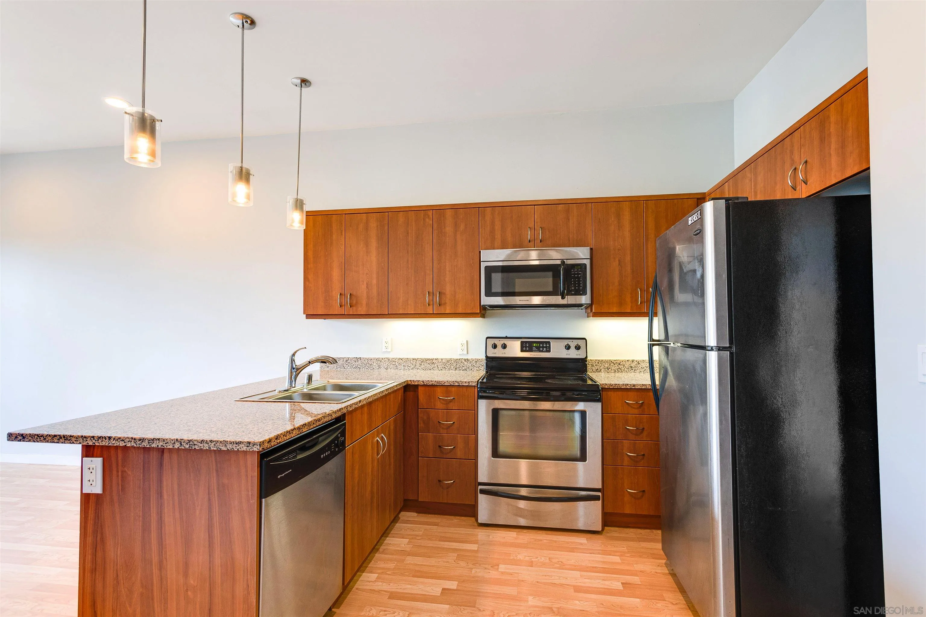 889 Date St # 504