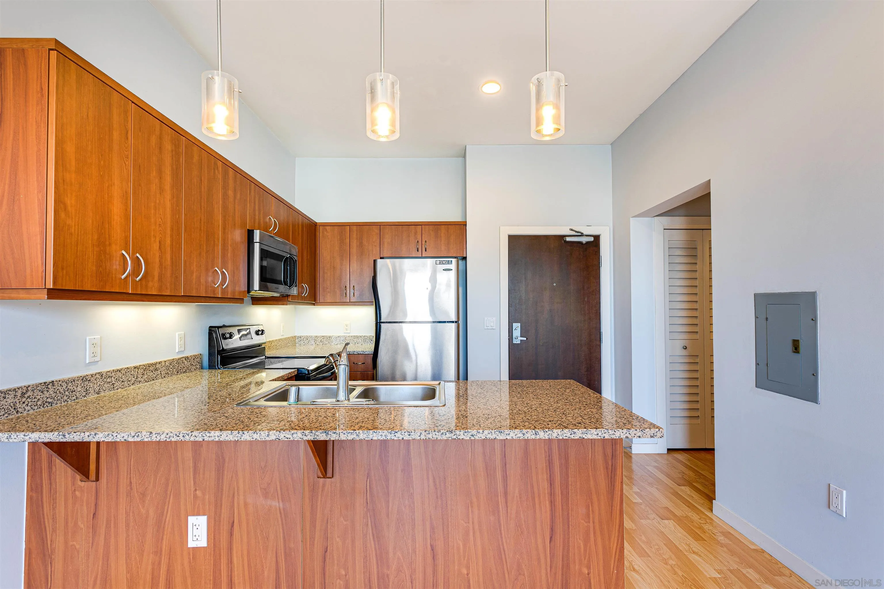889 Date St # 504