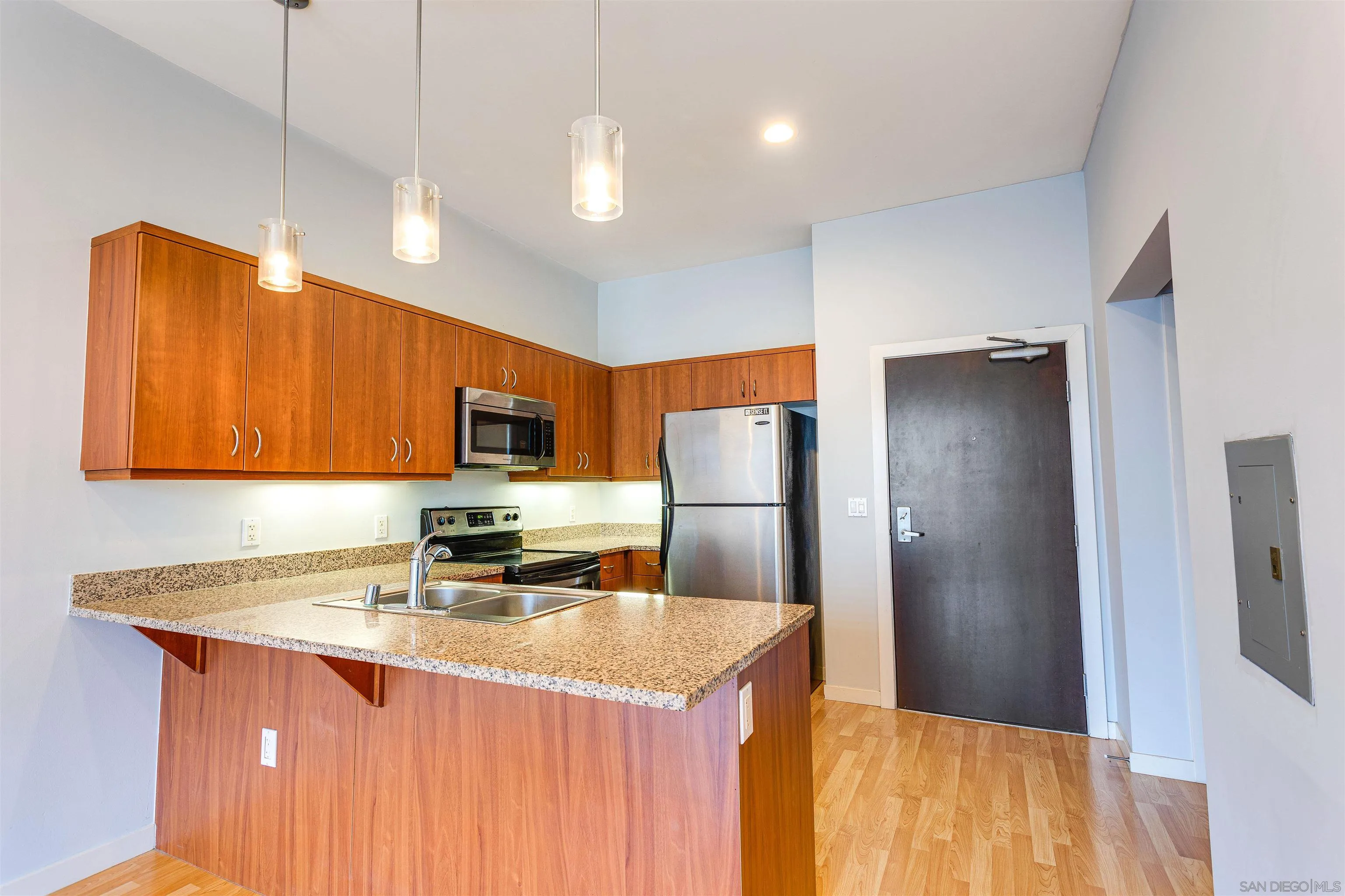 889 Date St # 504