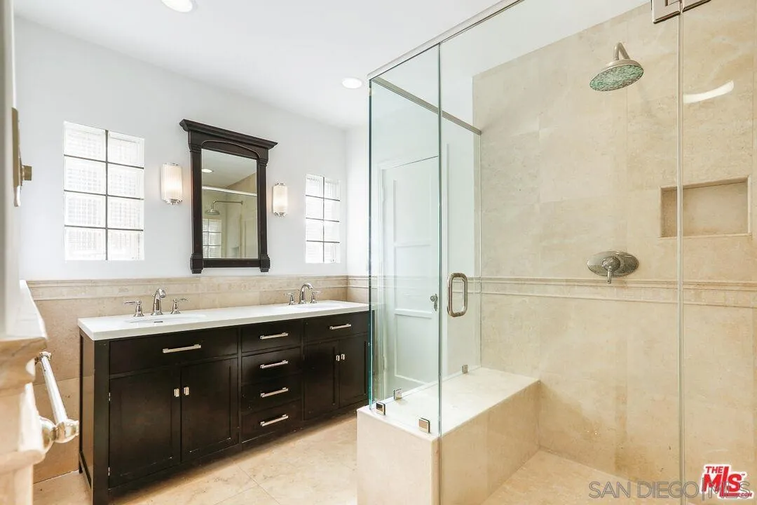 471-473 S S Bedford Dr