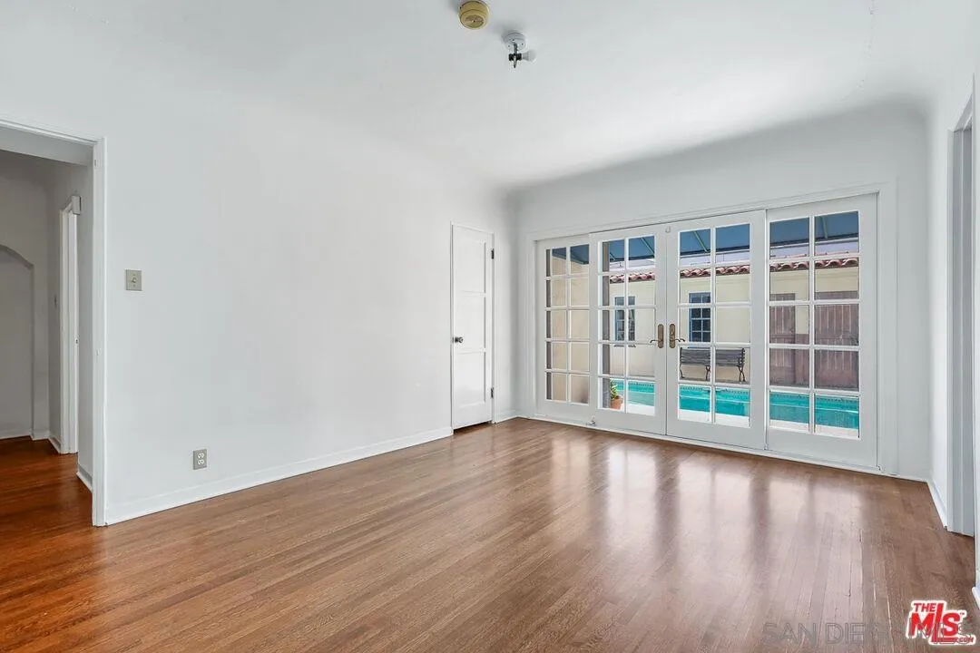 471-473 S S Bedford Dr