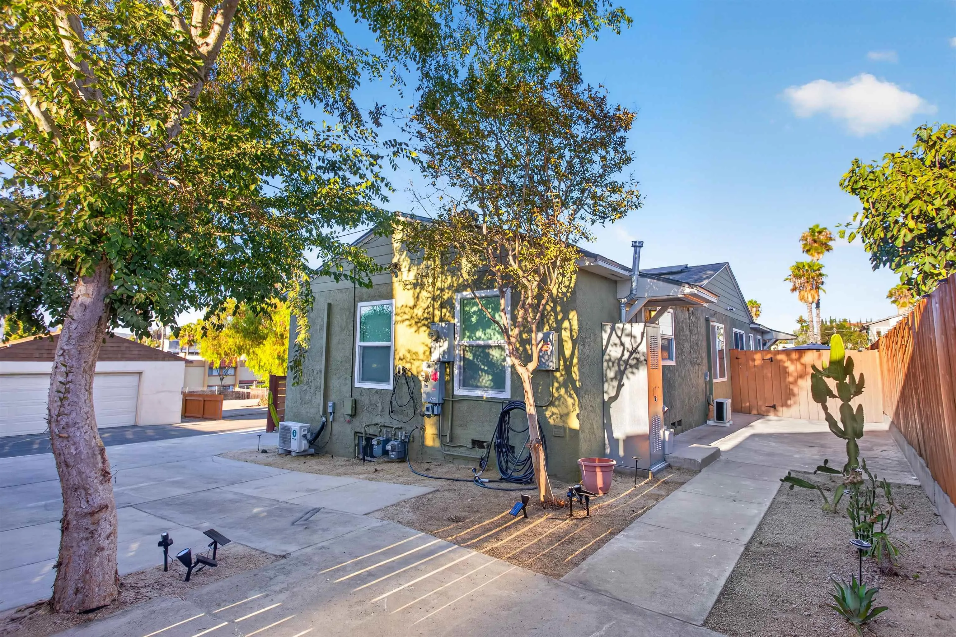 4992-4994 Comanche Drive