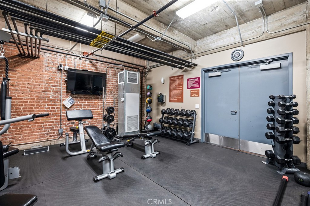 835 Locust
