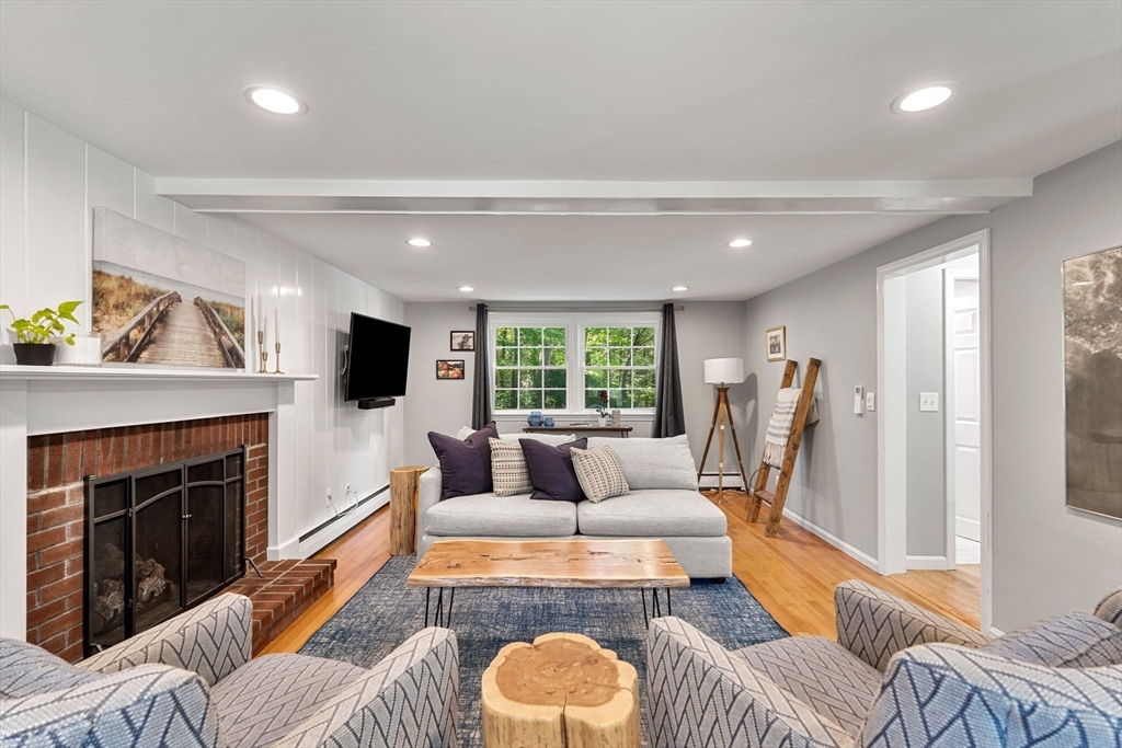 212 Common Ln