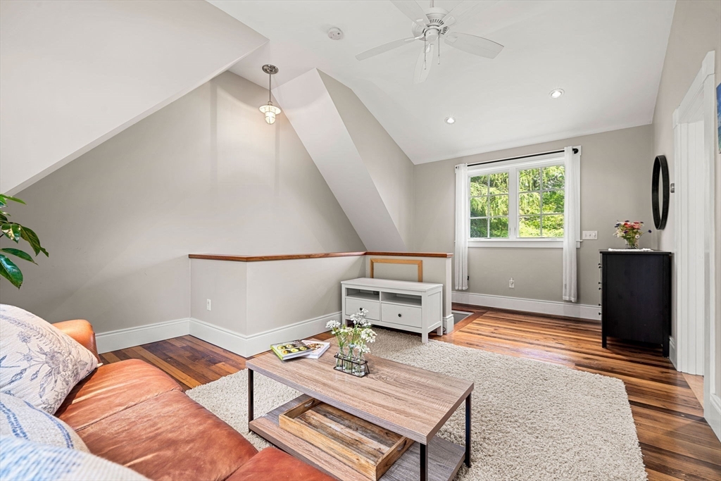 92 Phillips Ave