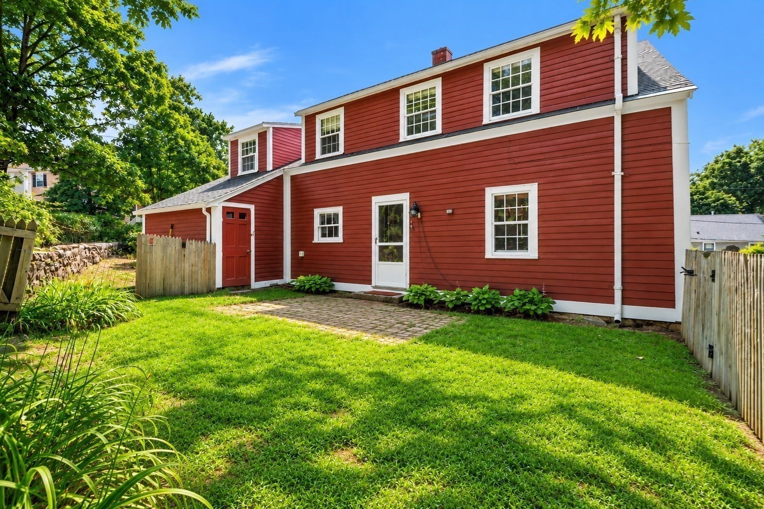 25 Bennett St
