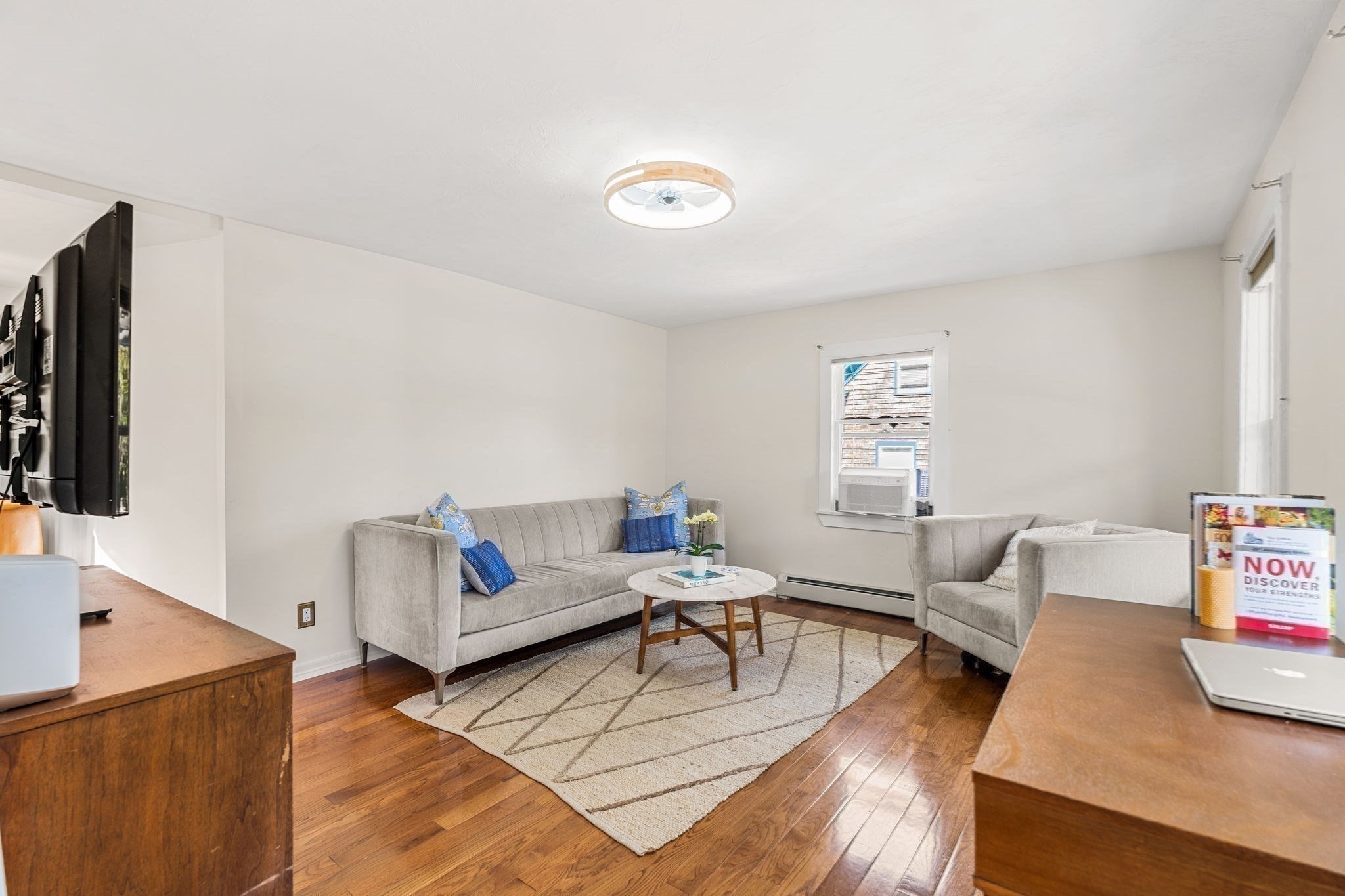38 Pigeon Hill St