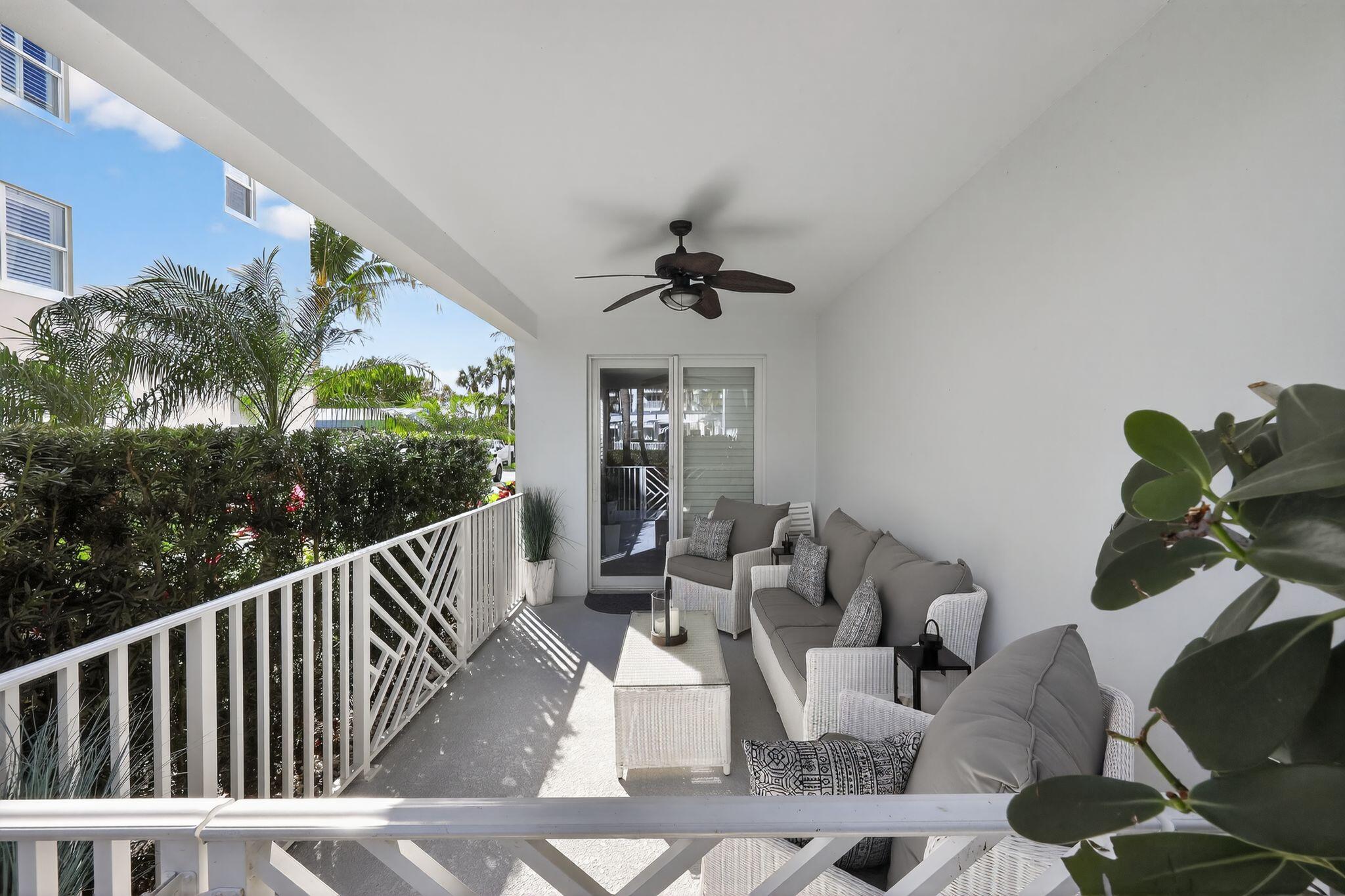 915 Bay Colony Drive S