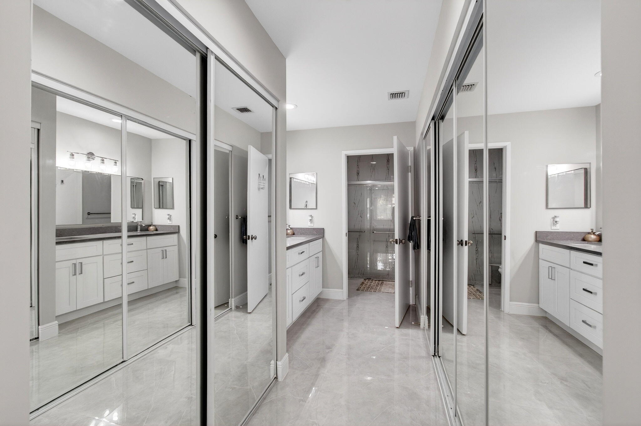 6175 Kings Gate Circle