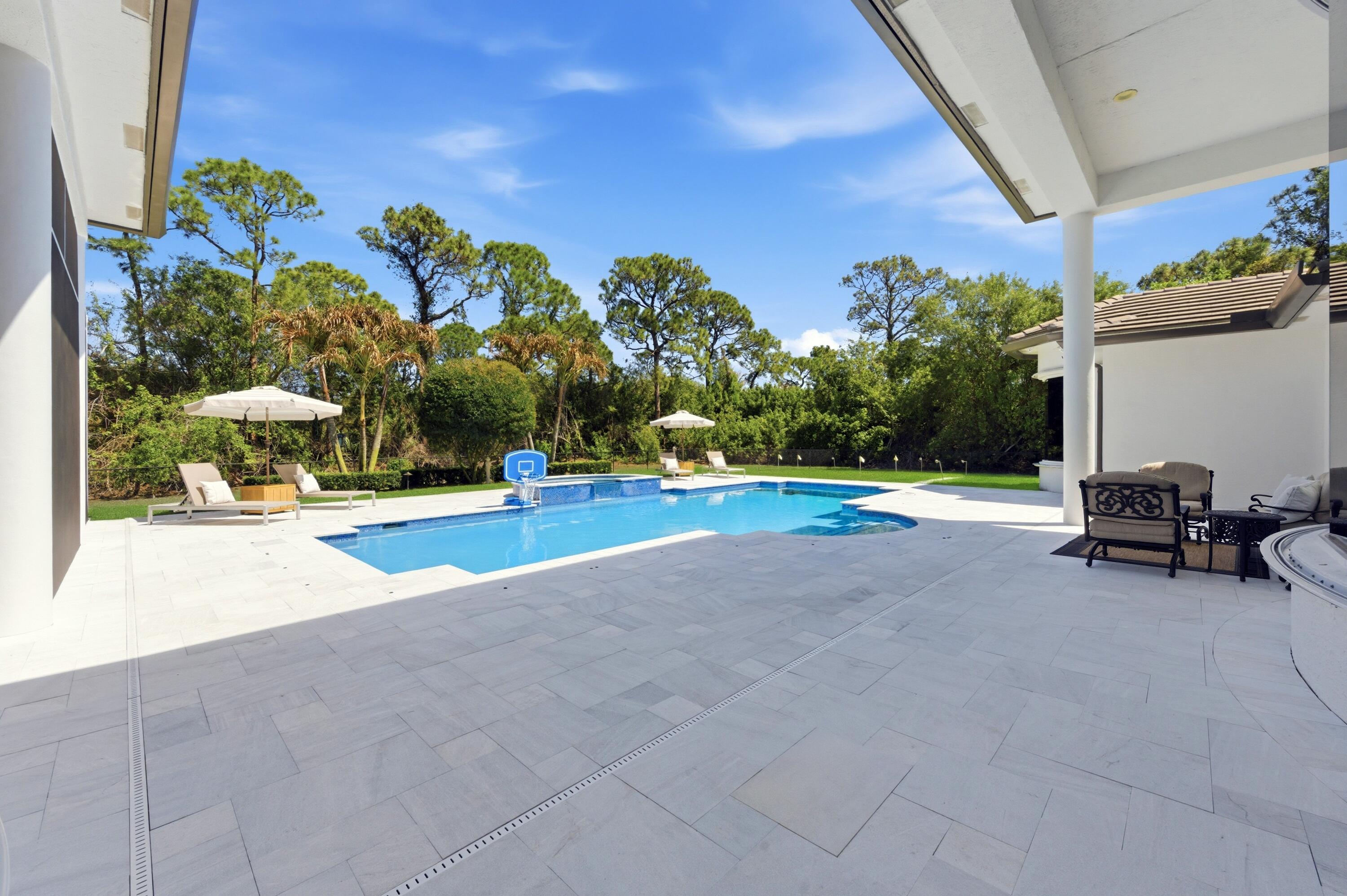8245 SE Country Estates Way