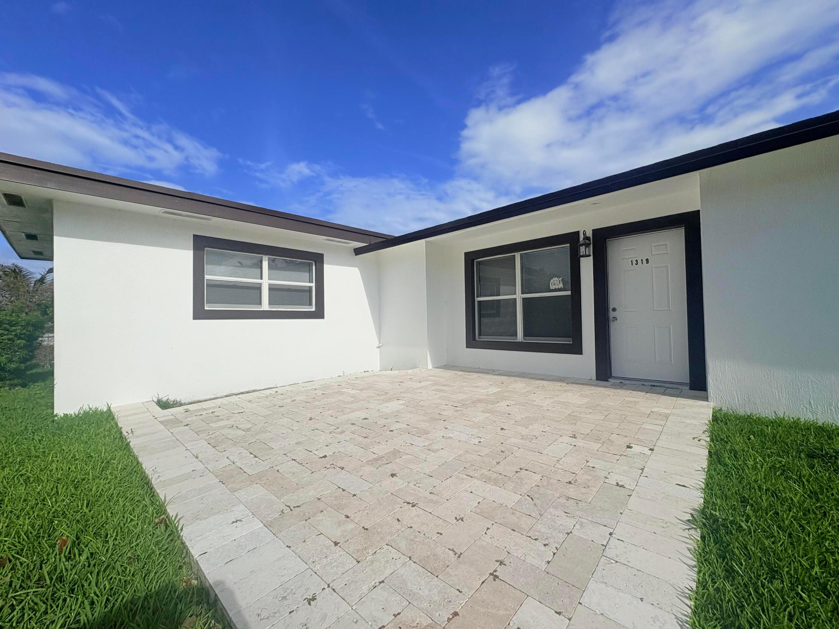 1319 Crest Drive