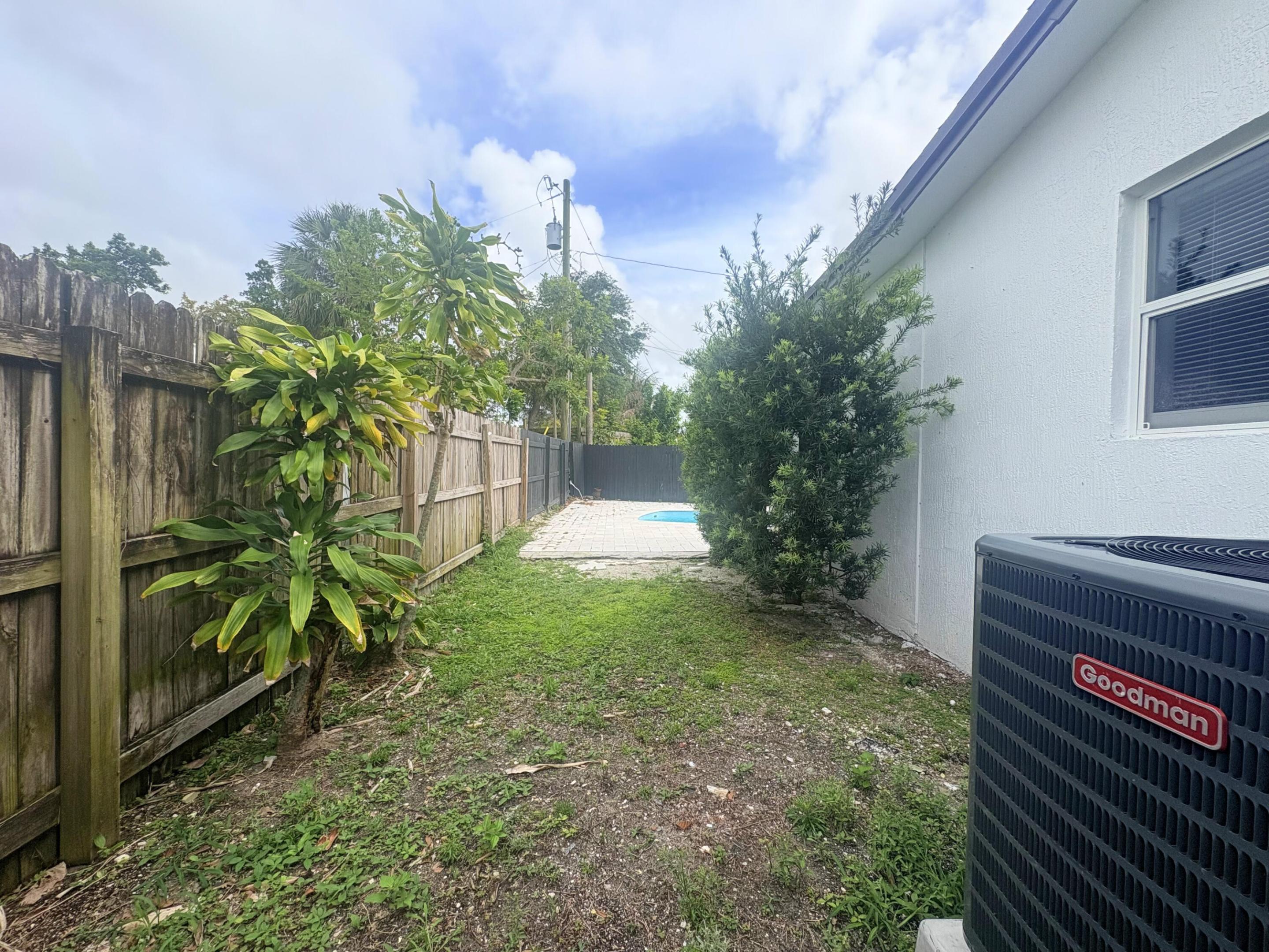 1319 Crest Drive