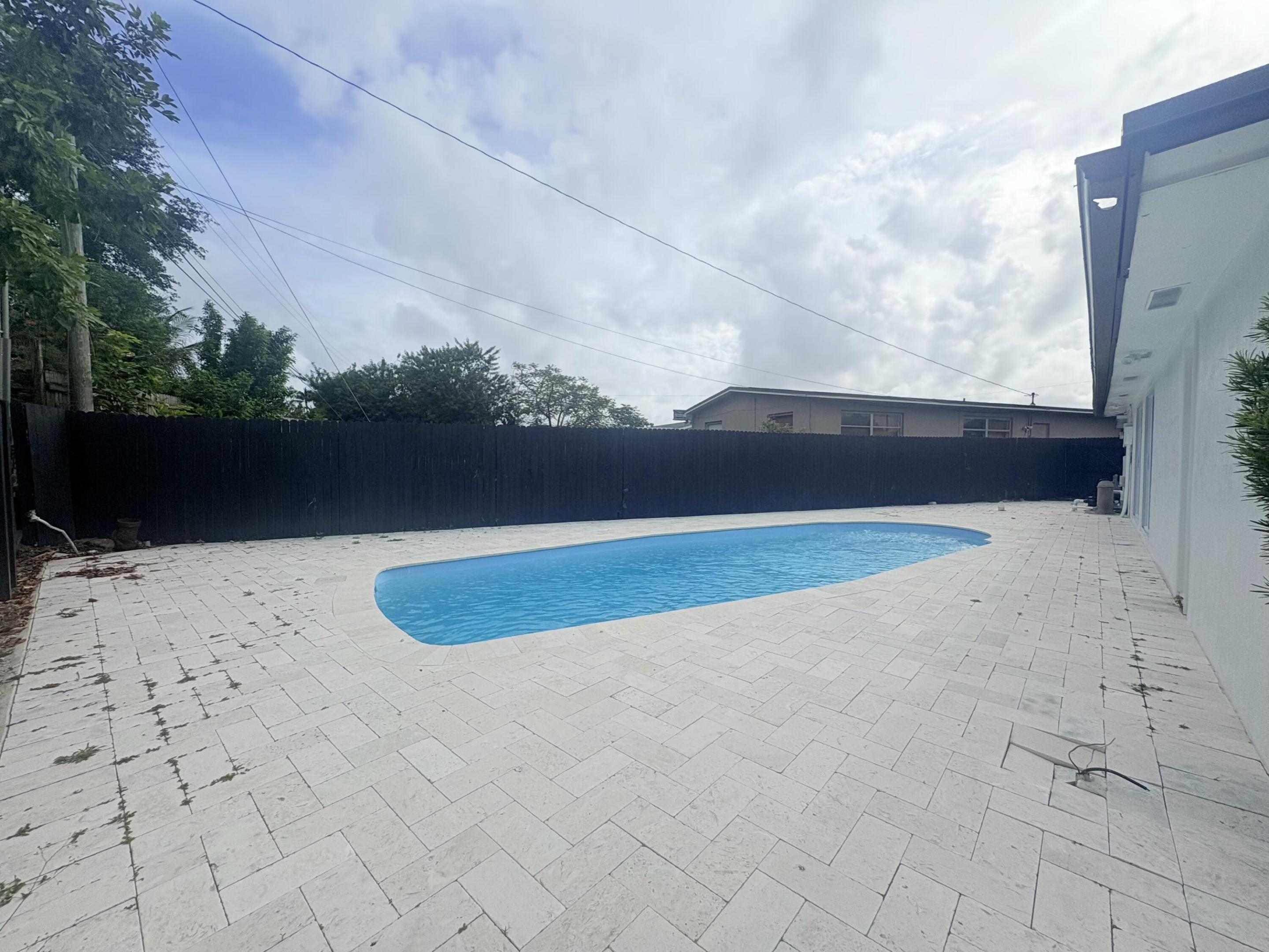 1319 Crest Drive