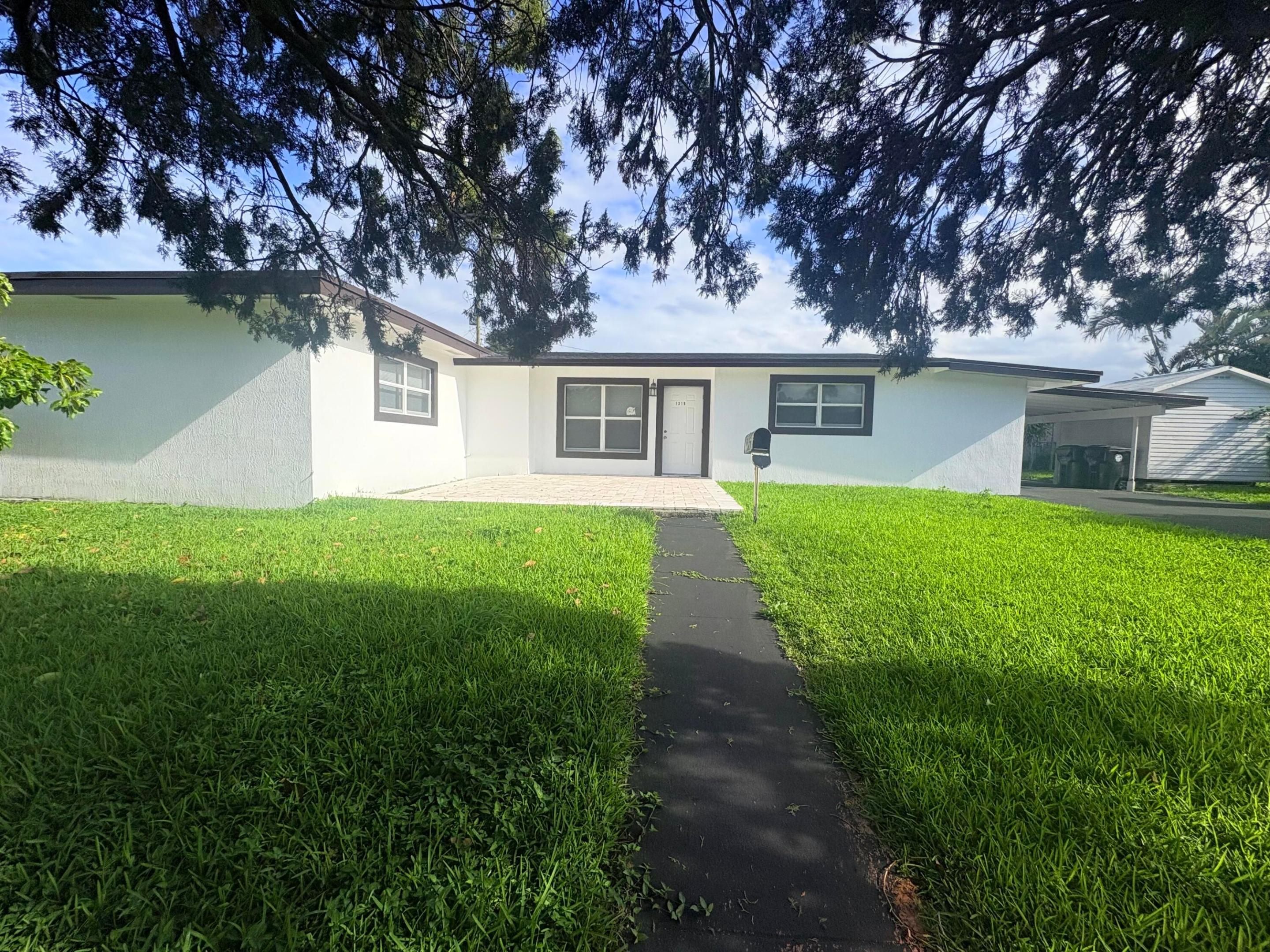 1319 Crest Drive
