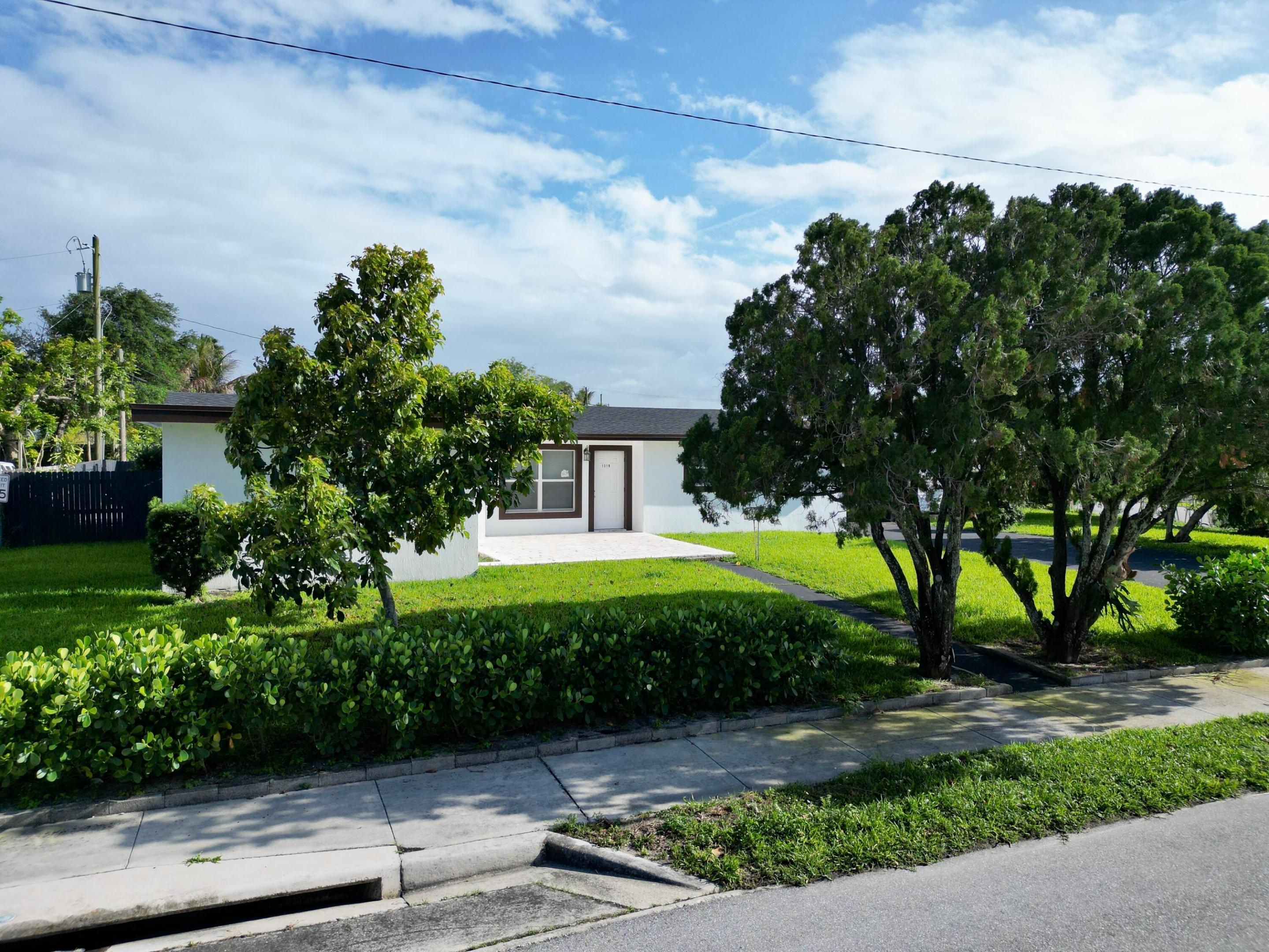 1319 Crest Drive