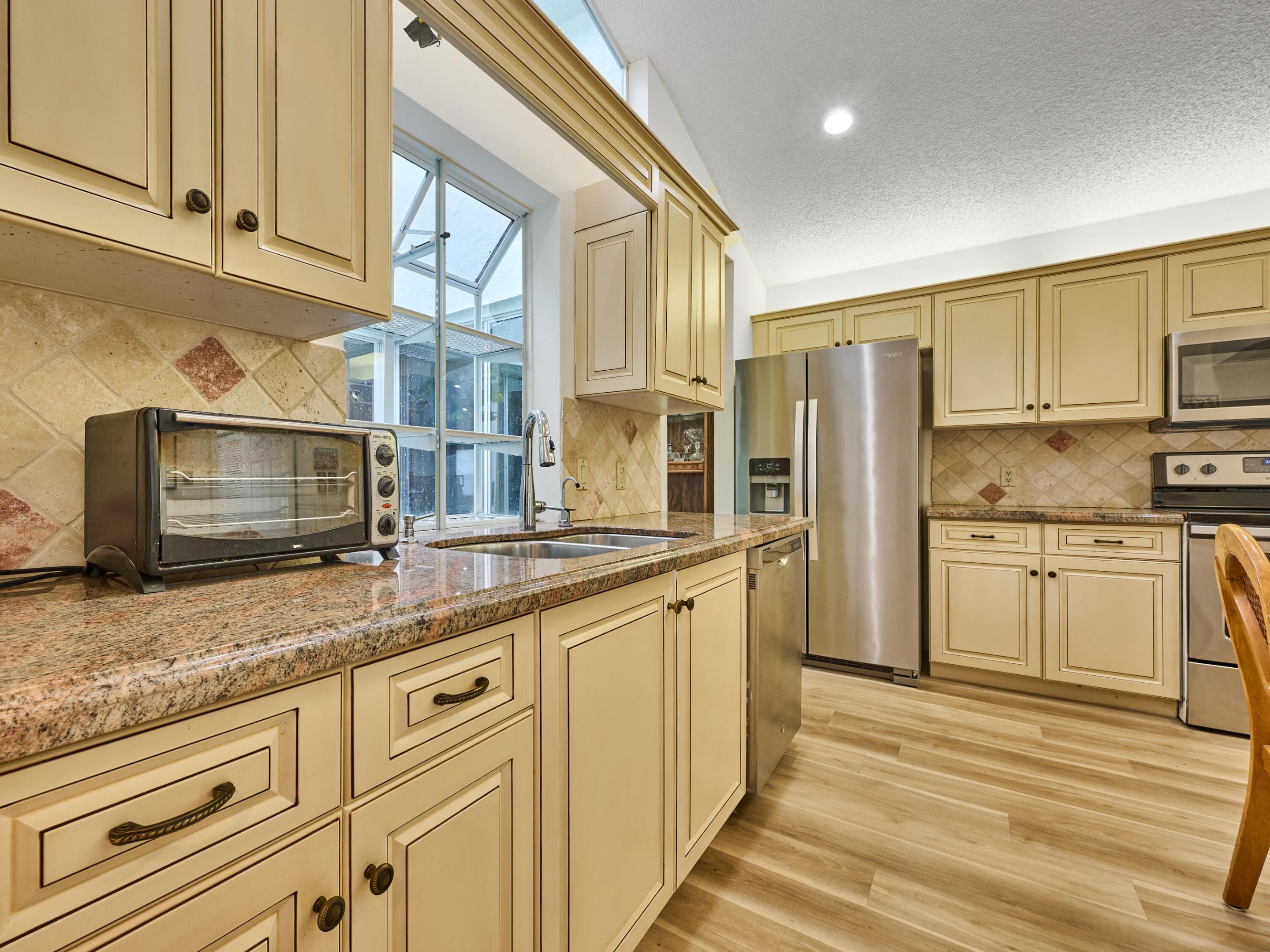 6093 Bay Isles Drive