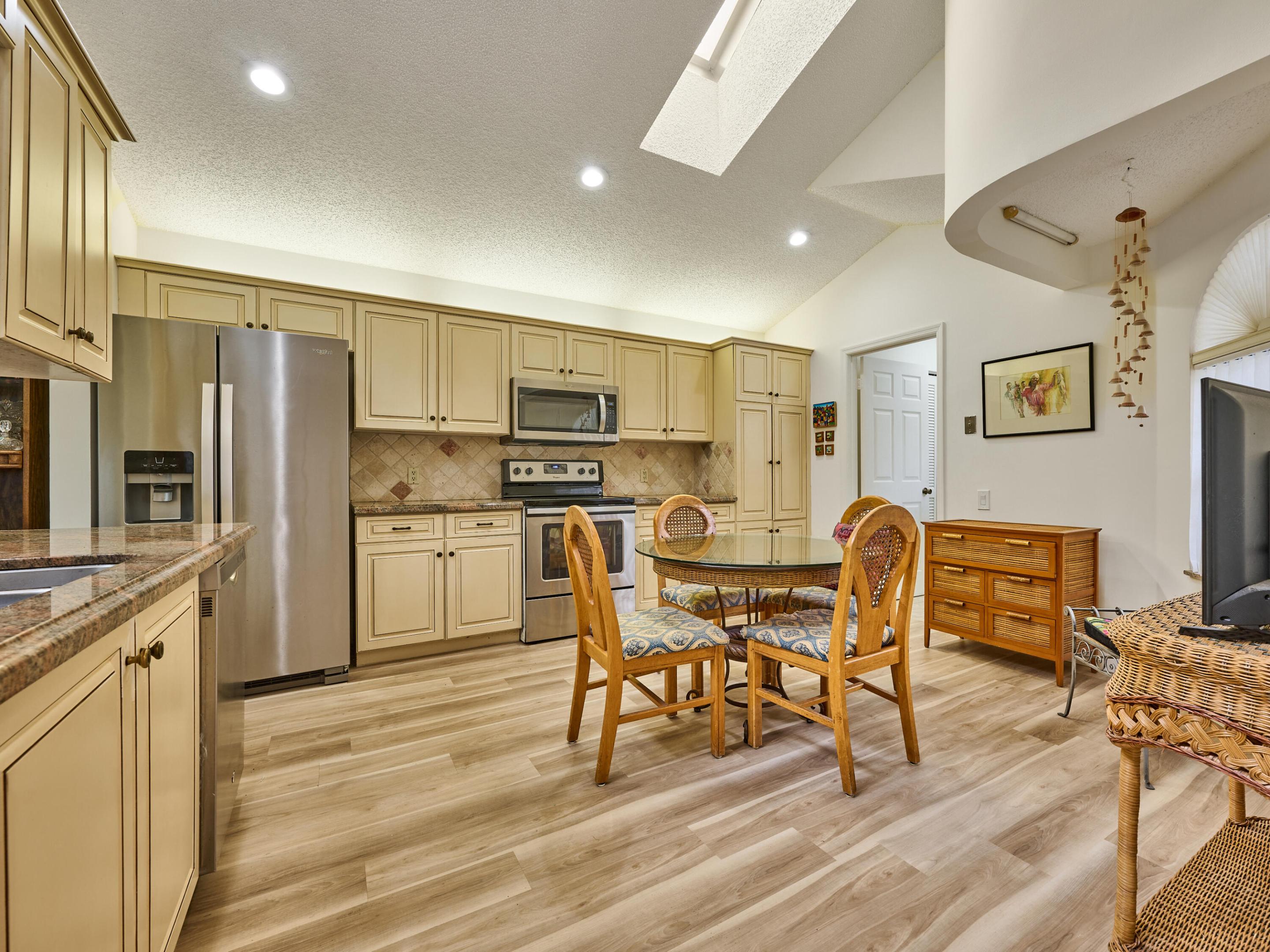 6093 Bay Isles Drive