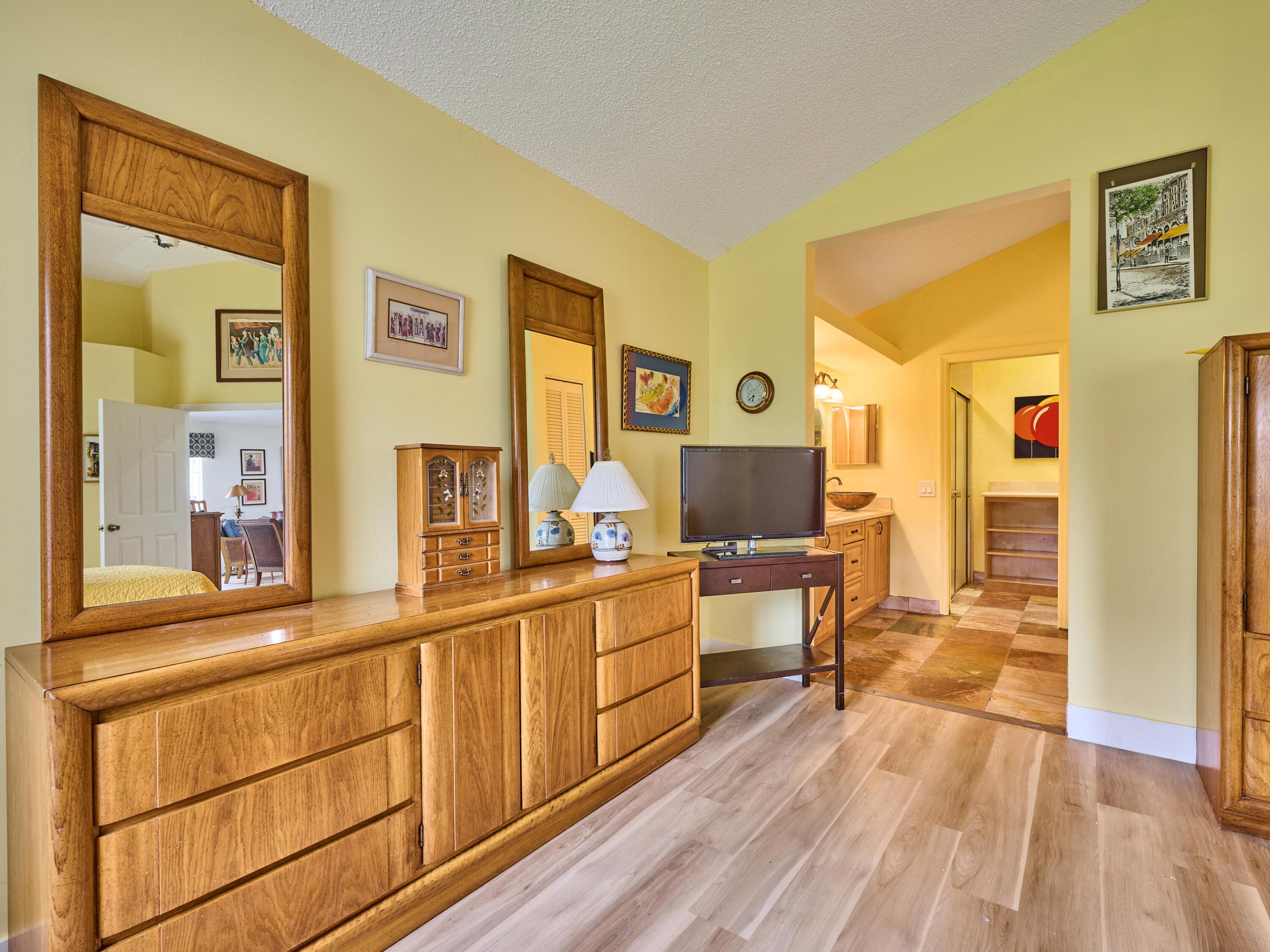 6093 Bay Isles Drive