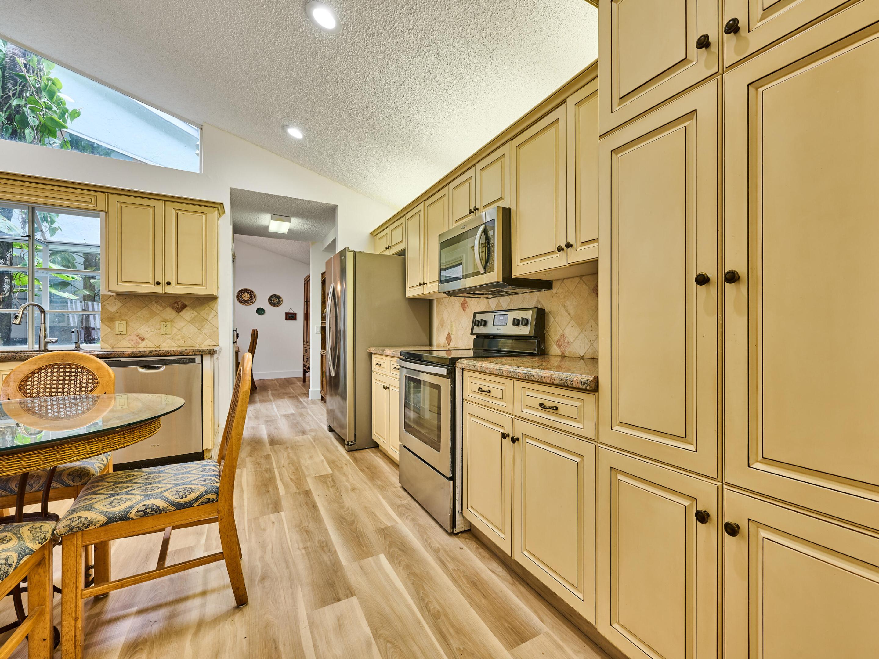 6093 Bay Isles Drive